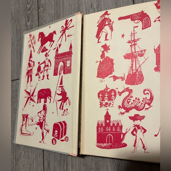Vintage Storybook Set with Illustrations - Picture 6 of 11